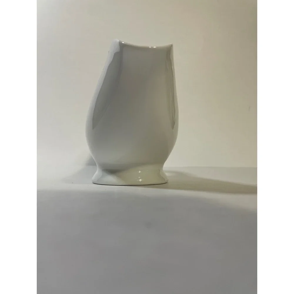 10 Strawberry Street Gravy Boat Unisex OS White Excellent Ceramic Sauce Pitcher